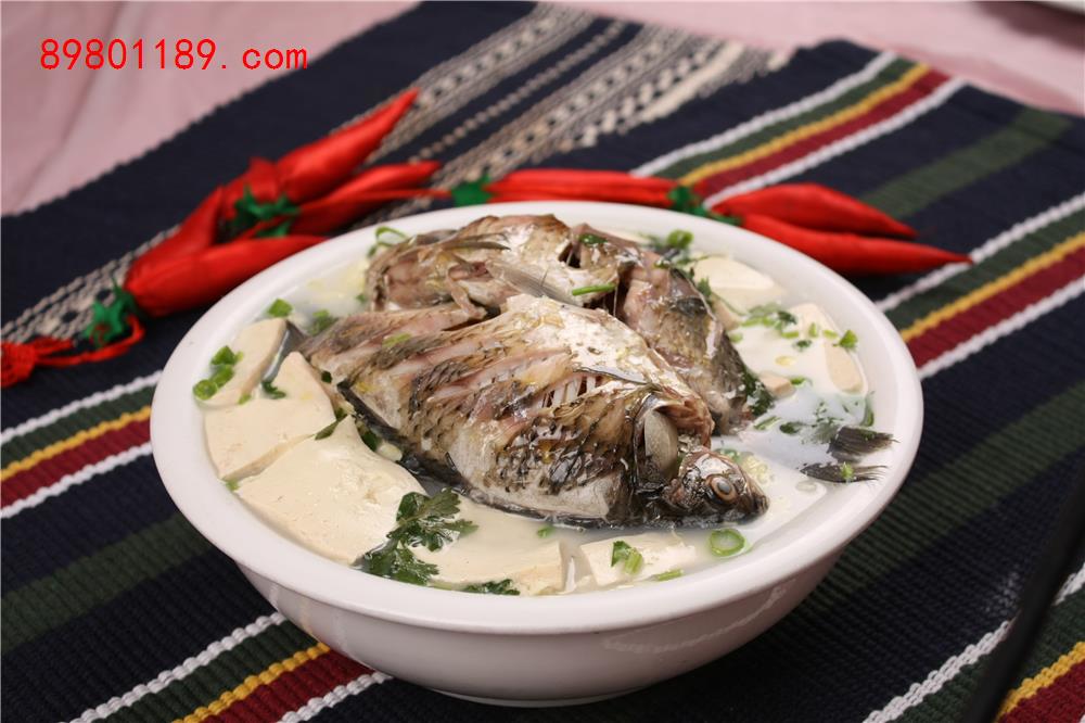 鲫鱼炖豆腐